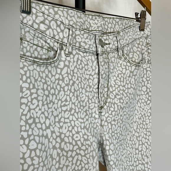 LOFT Modern Skinny Leopard print zip Ankle jeans- 6. - Picture 4 of 7